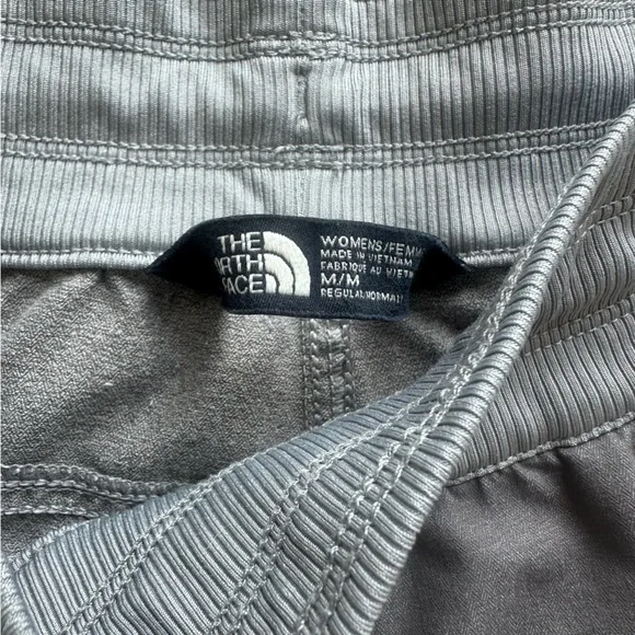 The North Face Women’s Medium Athletic Shorts Gray Active Hiking Gorpcore - Picture 4 of 13